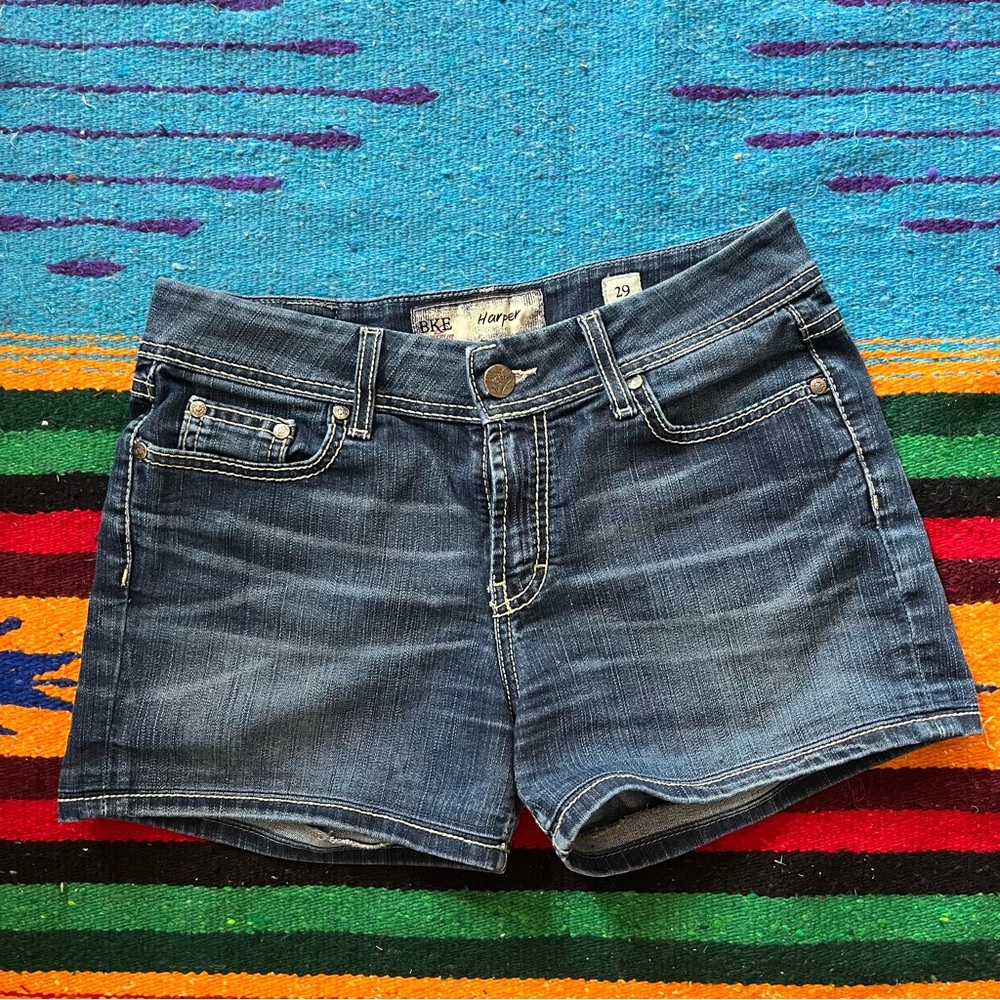 BKE Harper Sz 29  Stretch Jean shorts W/white stitch
